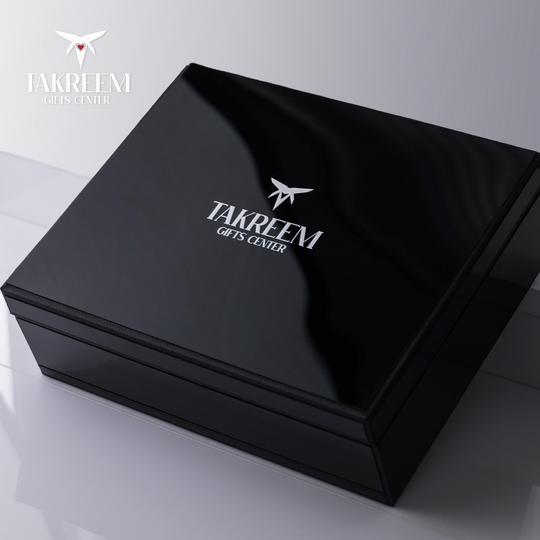 Valentie Gift Box "Lelas Perfum &  Navimarine Watch"